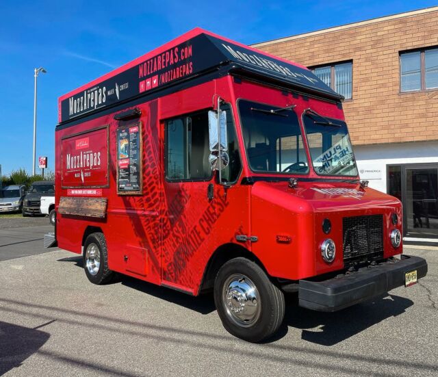 Congrats mozzarepas on the new truck! 😍❤️ MozzArepas is a family-owned food truck business serving the best combination known to man: cheese and carbs 👉 Swipe to see their yummy creations ⁠
⁠
Book MozzArepas food truck for your next event through our website! Link in bio 🔗