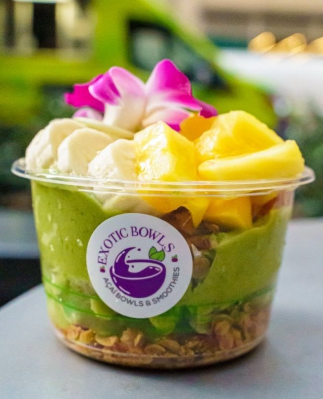 Can you tell why this is called the green bowl? 😉 Made with avocado, spinach, pineapple, banana, and coconut milk 🥑🍃🍍🍌🥥⁠
⁠
💚 Book exoticbowlsny food truck for your next event through our website 🔗 NYFTA.org