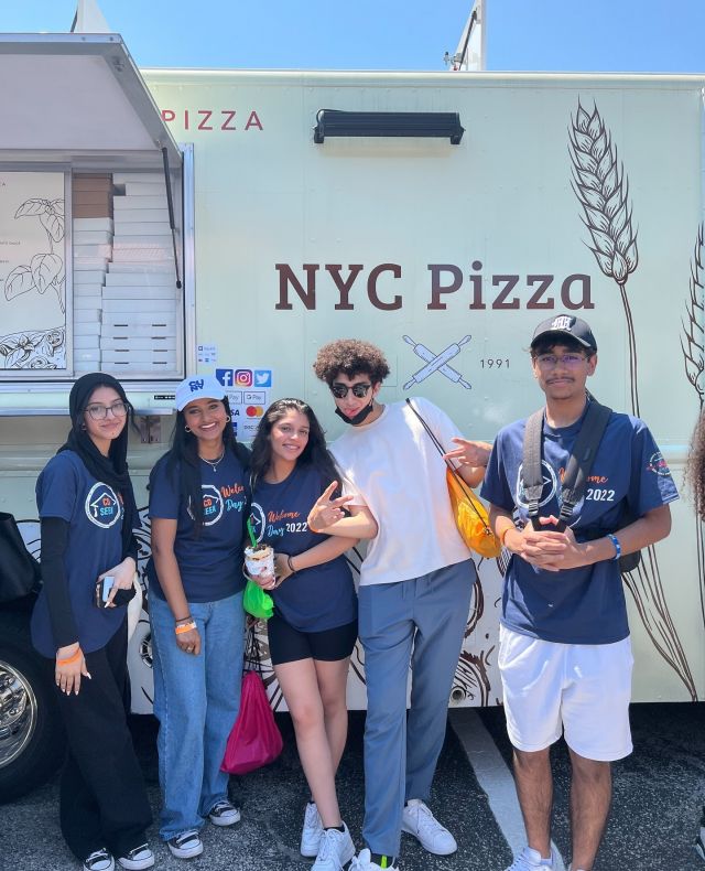 Strike a pose 📸✨These incoming #CUNY students enjoyed their freshman welcome event with nycpizzatruck 🍕 ⁠
⁠
Let us sweat the details so you don't have to & book your next  catered event with New York's hottest food trucks through our website 🔗Link in bio.