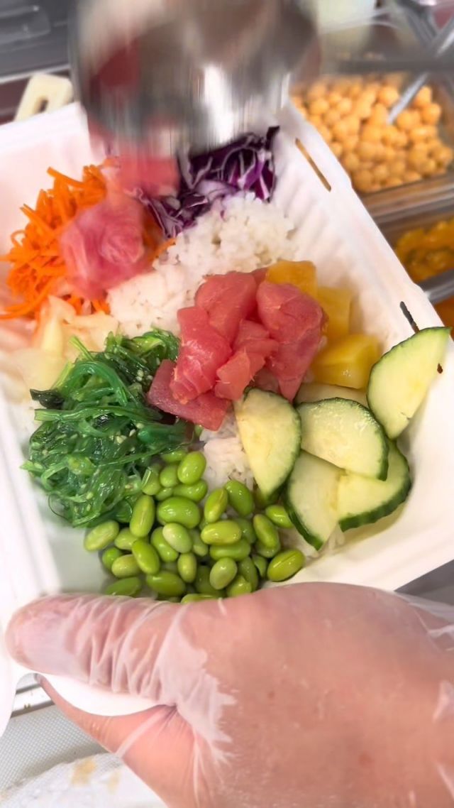 Office catering with pokemotionfoodtruck! 🍣 Looking for a fun lunch option for your company? Book New York’s best food trucks through our website! 🔗Link in bio 

#foodtruck #foodtrucks #foodtruckcatering #officecatering #corporatecatering #seafood #pokebowl #poke #healthyfoodtruck #eastcoastfoodies #eaterny #newforkcity #dailyfoodfeed #eventcatering