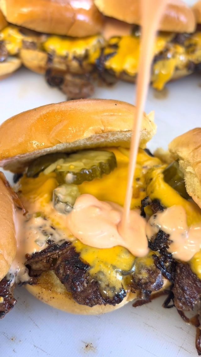 This food truck doesn’t have good burgers, they have the BEST burgers! 🍔 Book ngbtruckny to cater your next event through our website 🔗Link in bio

#foodtruck #burgertruck #burgers #cheeseburger #smashburger #foodtruckfood #foodtrucks #foodtrucklife #foodtruckfriday #eastcoastfoodies #eaterny #eatfamous #foodtruckcatering #newforkcity #dailyfoodfeed