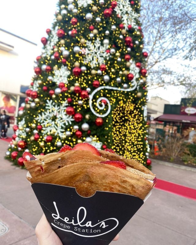 'Tis the season for crepes! 🎄You can find leilascrepestation at crosscountycenter this holiday season at their holiday food truck market. ⁠
⁠
Interested in having this tasty truck at your private event? Contact us today! 🔗 Link in bio.