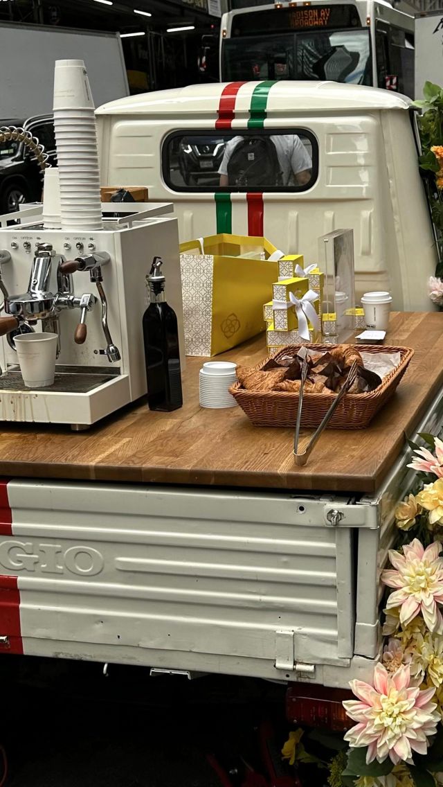 A taste of Italy in NYC ✨☕️🇮🇹 Book a coffee cart for your next event.